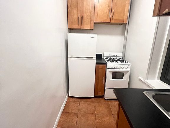 5th image of 354 W 18th St APT 1D