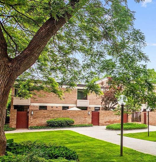 Private Walled Courtyard, End Townhouse