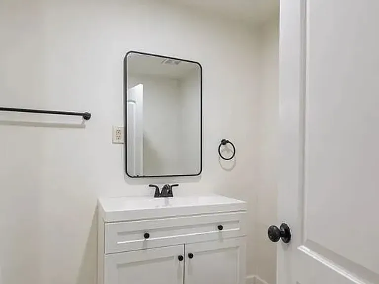 2101 Buckeye St #1 — Photo 9