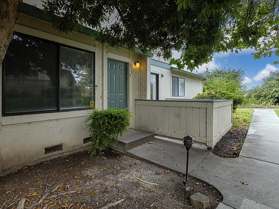3rd image of 217 Silver Leaf Dr APT C