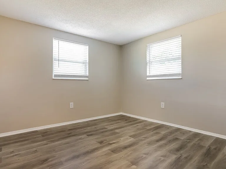 432 Briarwood Rd — Photo 13