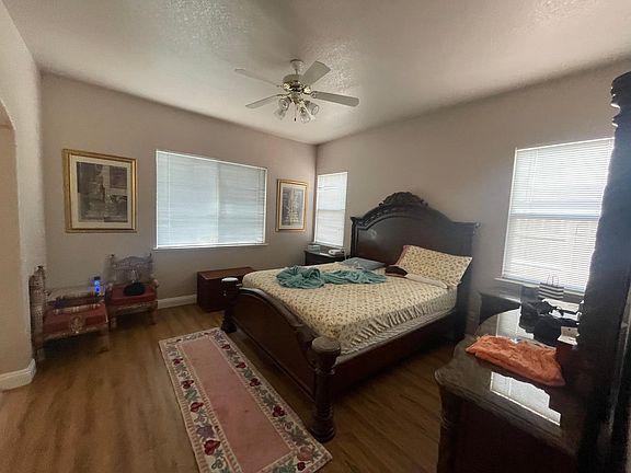 5th image of 727 Stewart St