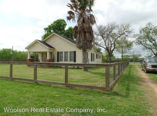 123 Groll Ln, Victoria, TX 77905