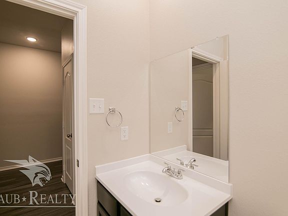 5th image of 1427 Monterey Dr
