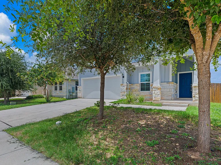 310 Rimrock Ct — Photo 3