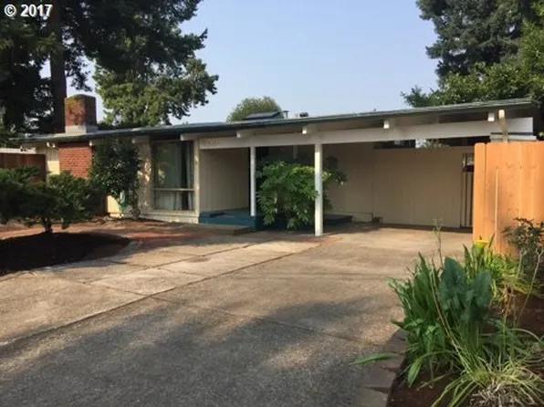1466 Barton St, Eugene, OR 97404