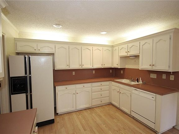 4th image of 6101 Hedgeapple Ct