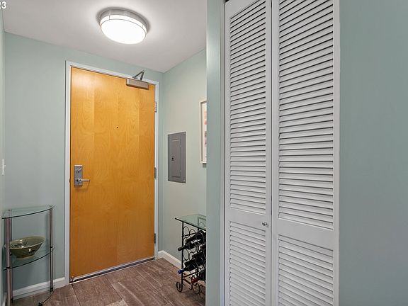 5th image of 701 Columbia St APT 406