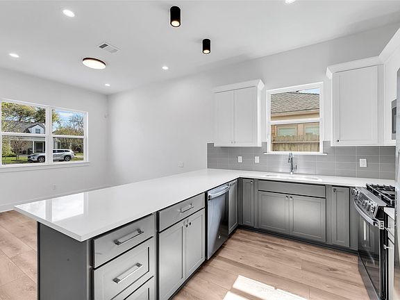 4th image of 2904 Ruth St