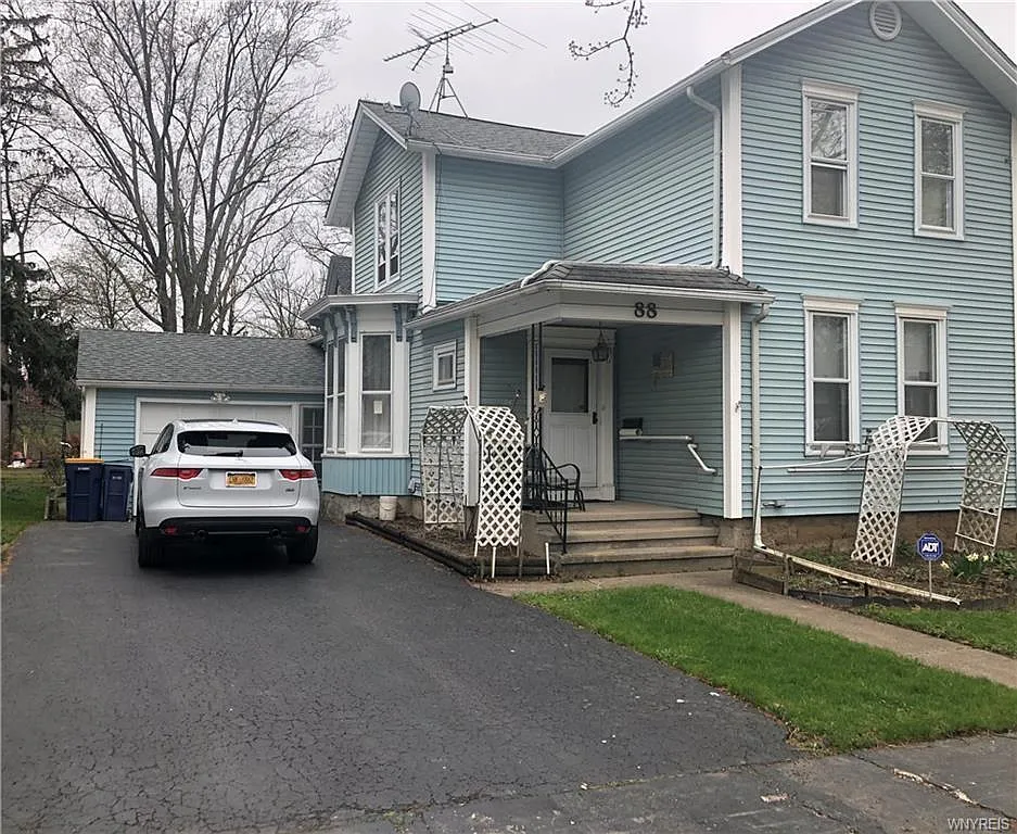 88 Vine St photo 1
