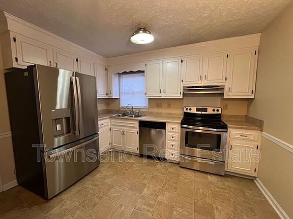 4th image of 3330 Crosswinds Dr
