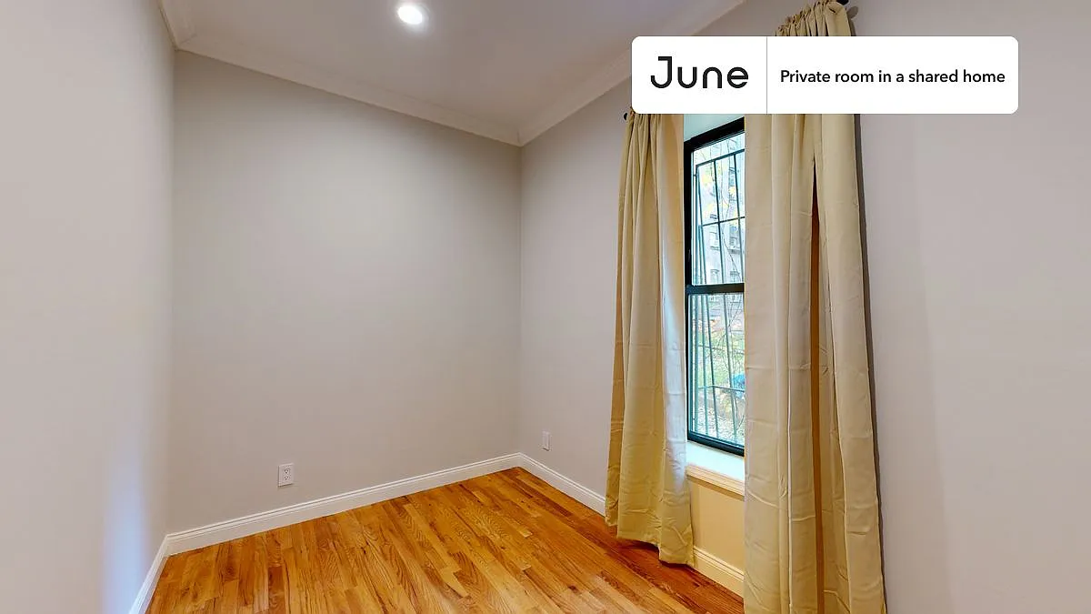 Full bedroom in 3 bed/1 bath home in Hamilton Heights #795 B — Photo 4