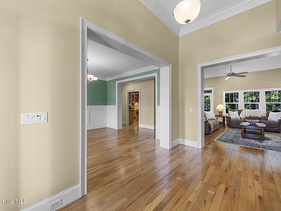 3rd image of 8762 Ramsbury Way