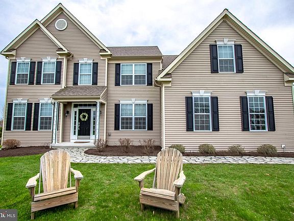 3rd image of 106 Rebecca Dr