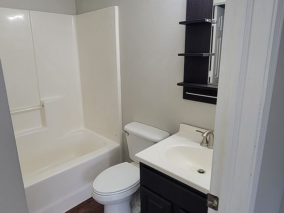 5th image of 1708 Apple Ln