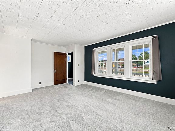 3rd image of 799 Center Rd