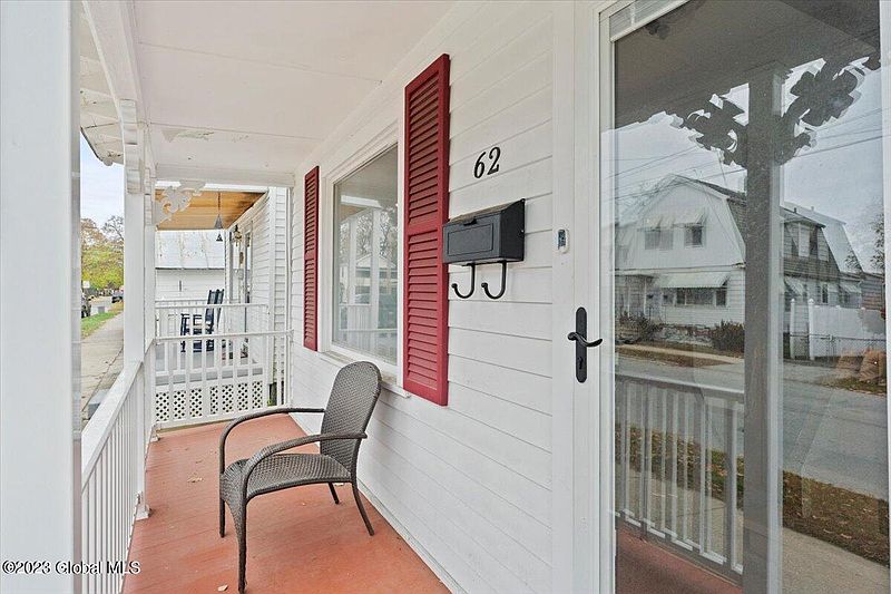 5th image of 62 Oak Street