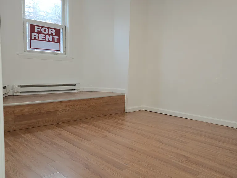 628 N 6th St #1 — Photo 8