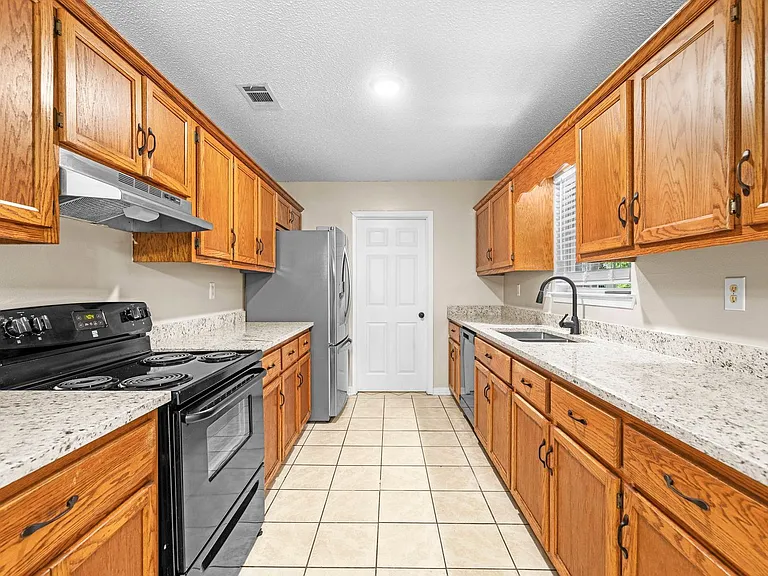 502 Hyde Park Dr — Photo 9