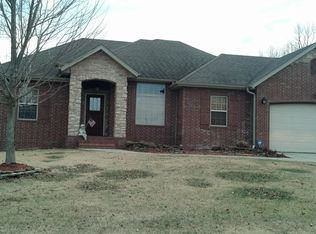 912 Strawberry Ct, Nixa, MO 65714