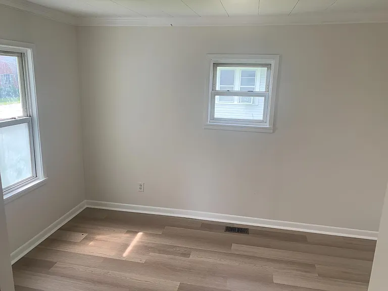 106 N Olive St — Photo 2