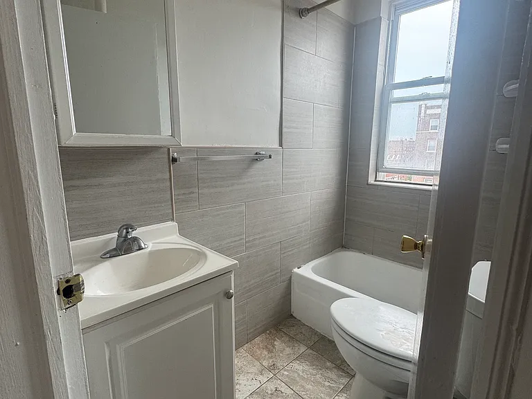 Hudson Ave — Photo 2