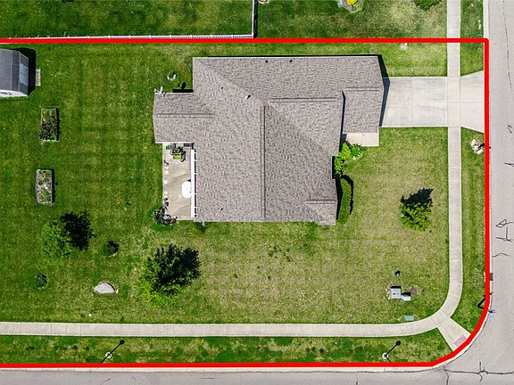3rd image of 4281 Bergamot Dr