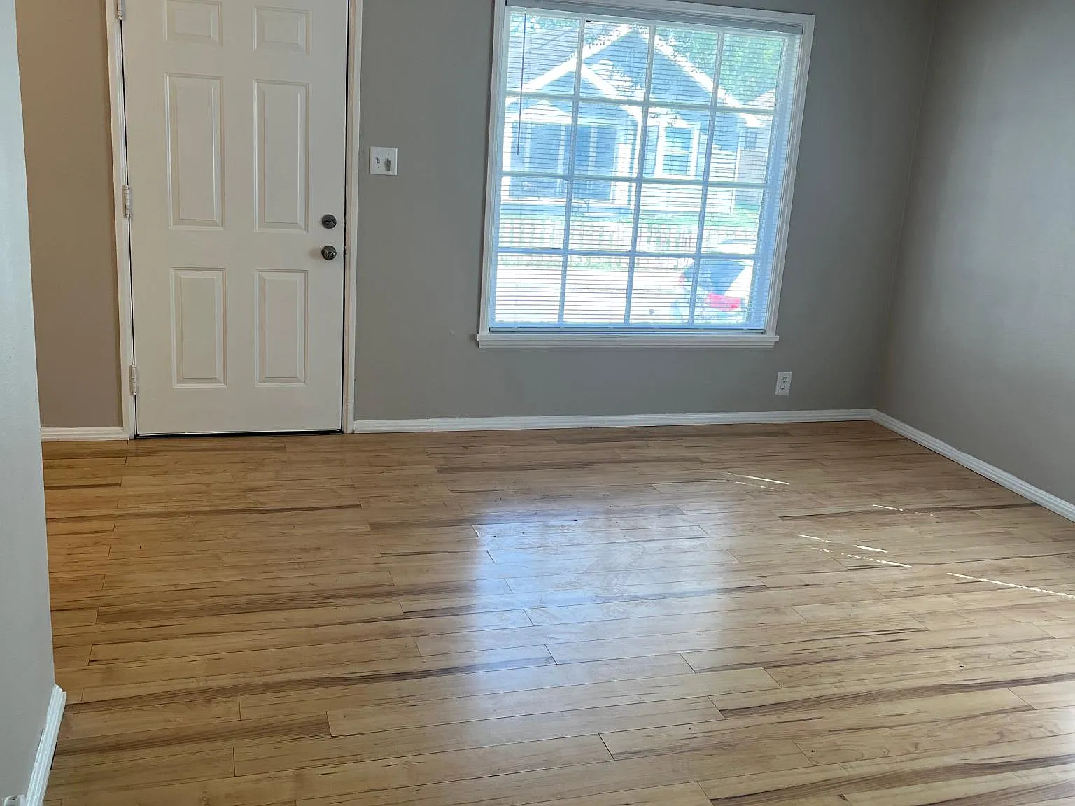 2 bed, 1000 sqft, $1,250 — Photo 4