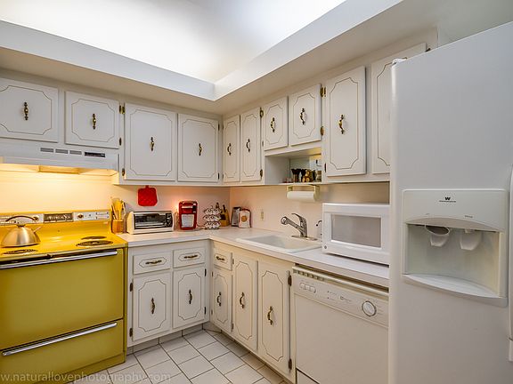5th image of 3375 N Country Club Dr APT 805