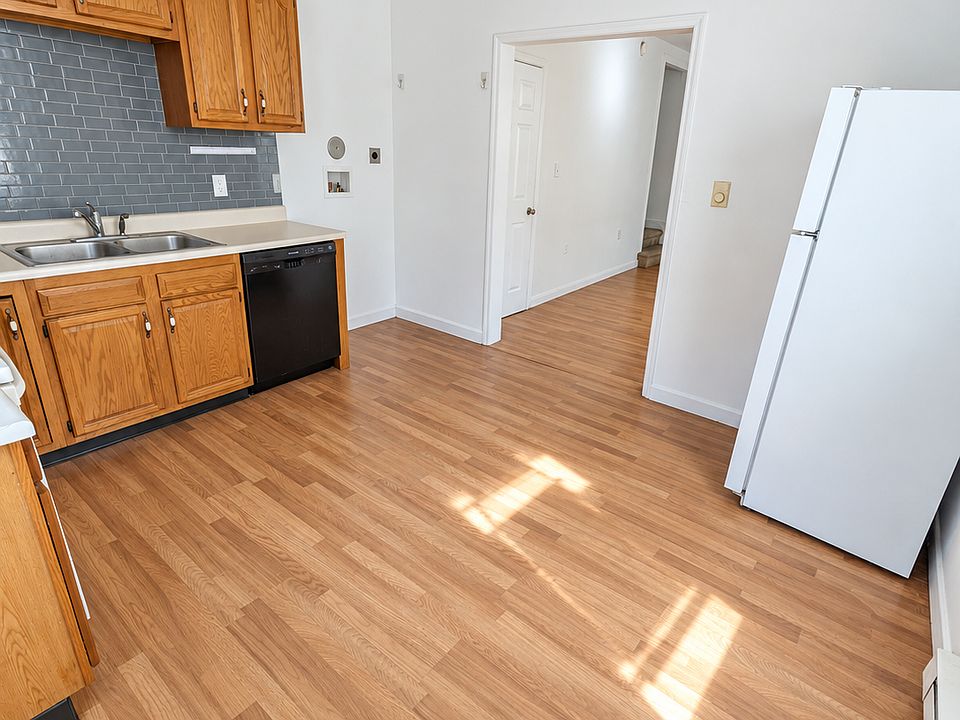 1st image of 125 Ray St