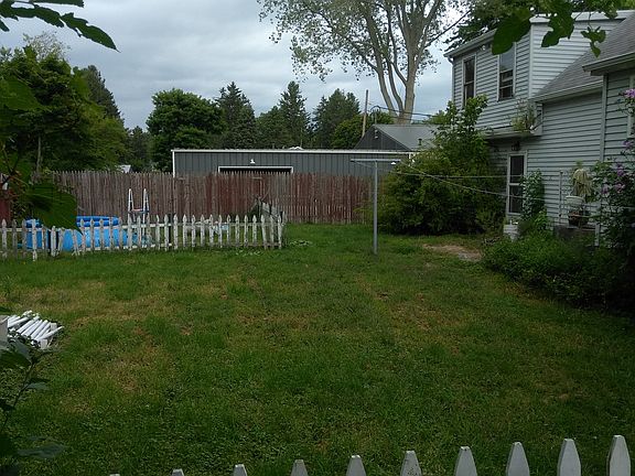 3rd image of 1918 Clifford Dr