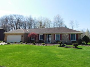 9821 River Oaks Dr, North Royalton, OH