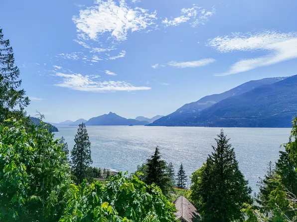 690 Shaughnessy Pl, Squamish Lillooet, BC V8B 1J1