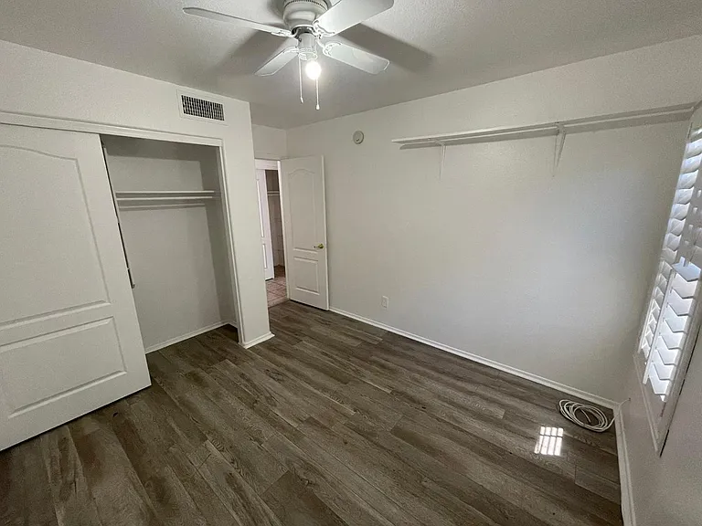 2460 E Whitten St — Photo 5