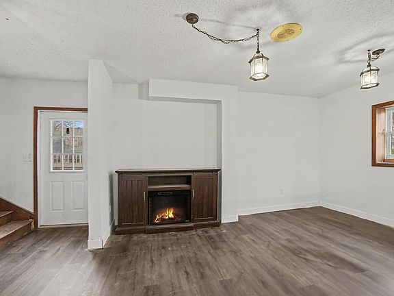 5th image of 523 E Main St