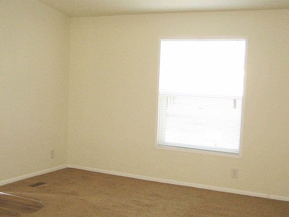 4th image of 319 Sunny Hills Dr
