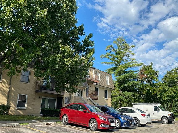 3rd image of 814 N River Rd APT 1A
