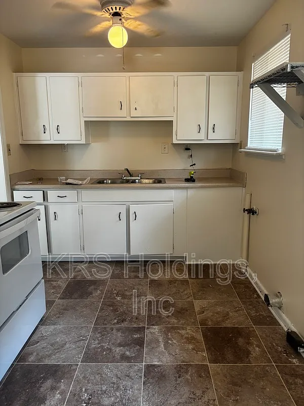 3 bed, 1.0 bath, 1000 sqft, $1,495 — Photo 4