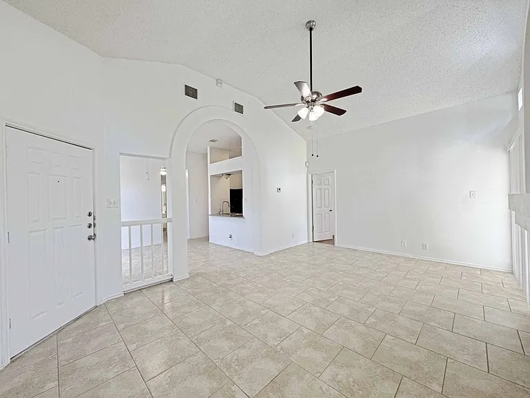 10203 Sunset Field Dr — Photo 7