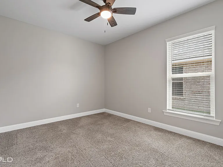 211 Hyperion St — Photo 23