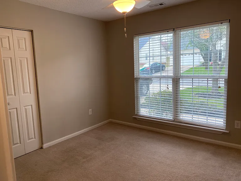 121 Fawnbrook Dr — Photo 6