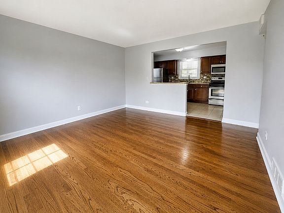 2nd image of 11447 S Natoma Ave