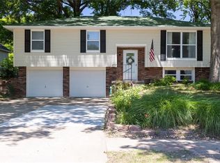 19420 Bryn Mawr Dr, Independence, MO 64057