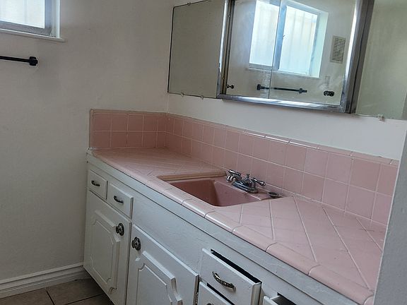5th image of 8 E Glendon Way APT C