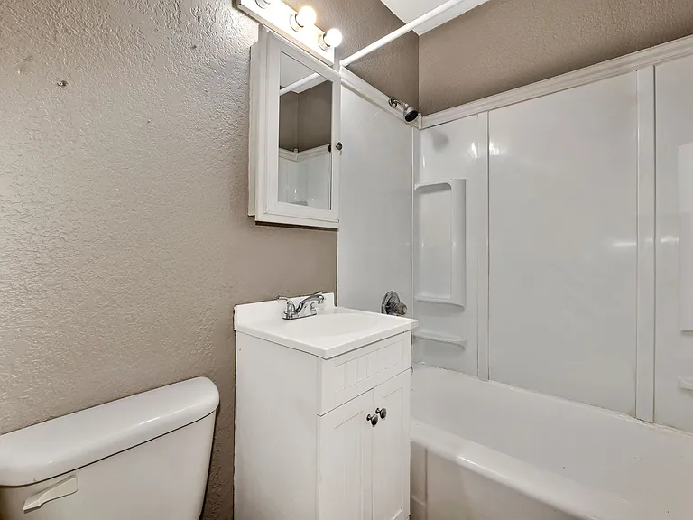 330 N Gordon Ave — Photo 14