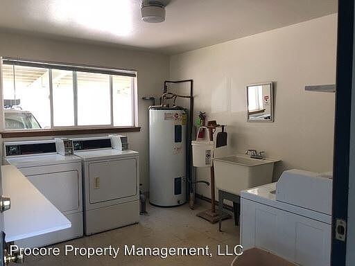 3rd image of 401 Holly St APT 7