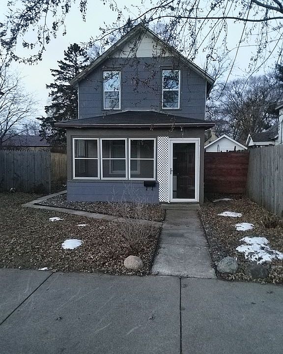 1st image of 211 12th Ave N