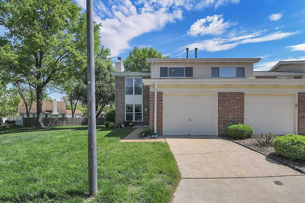 300 Fox Village Ct photo 1