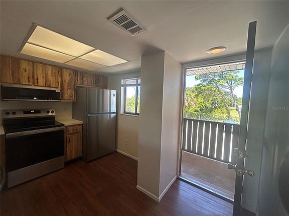 3rd image of 1712 UNIVERSITY LN #307