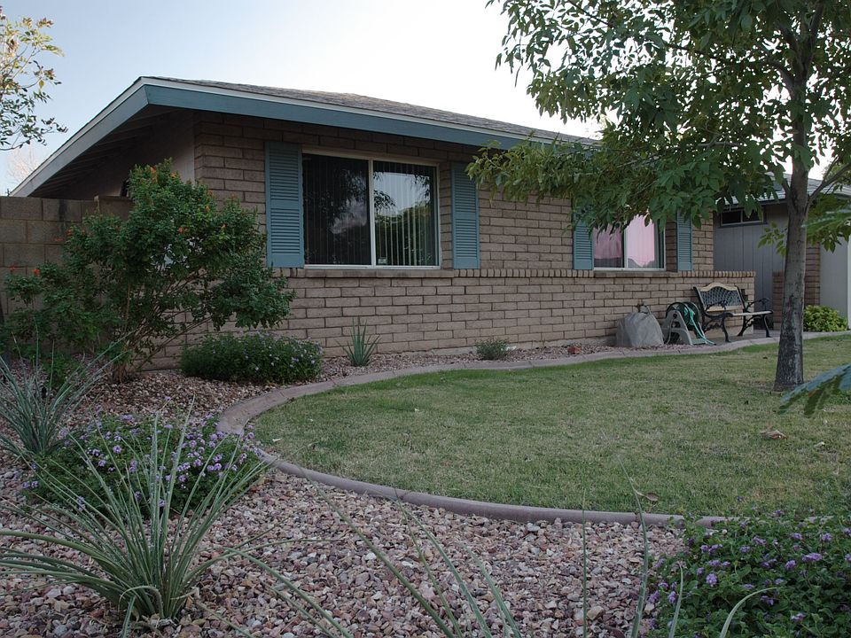 Front Yard Close-Up